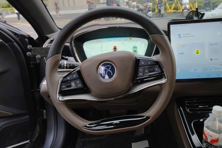 Used BYD Han 2023 EV Champion Edition 506KM Front-Wheel-Drive Premium Model Steering Wheel