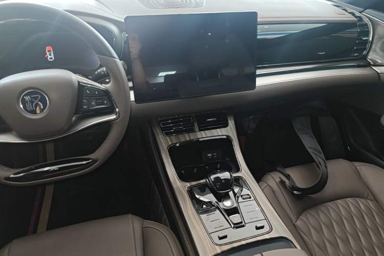 Used BYD Han 2023 DM-i Champion Edition 121KM Prestige Model Audio And AC Panel