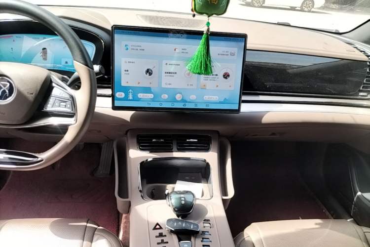 Used BYD Han 2023 EV Champion Edition 605KM Front-Drive Premium Model Audio And AC Panel