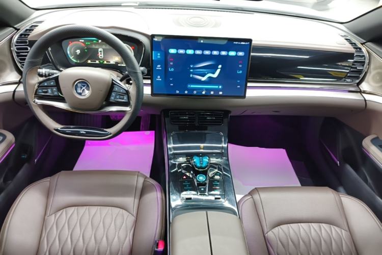 Used BYD Han 2023 DM-i Champion Edition 121KM Prestige Model Center Console