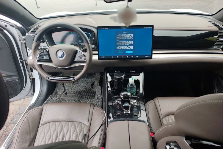 Used BYD Han 2023 EV Champion Edition 605KM Front-Drive Premium Model Center Console