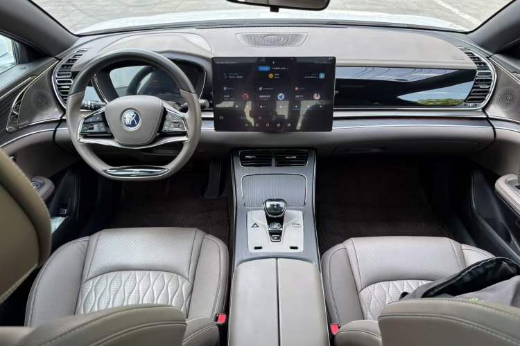 Used BYD Han 2023 DM-i Champion Edition 121KM Prestige Model Center Console