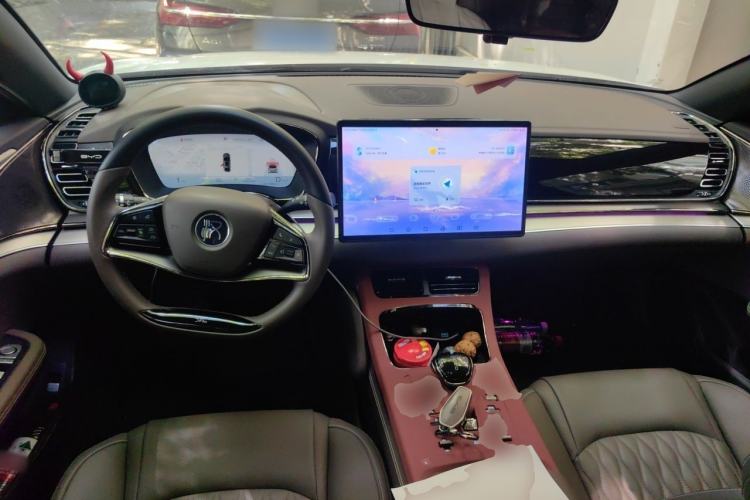 Used BYD Han 2023 DM-i Champion Edition 121KM Prestige Model Center Console