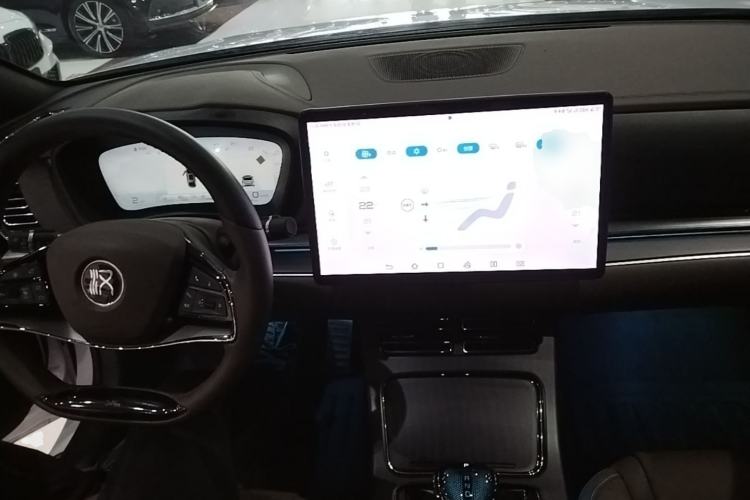 Used BYD Han 2023 DM-i Champion Edition 121KM Prestige Model Center Console