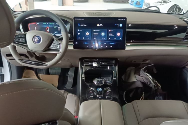 Used BYD Han 2023 EV Champion Edition 715KM Front-Drive Prestige Model Center Console