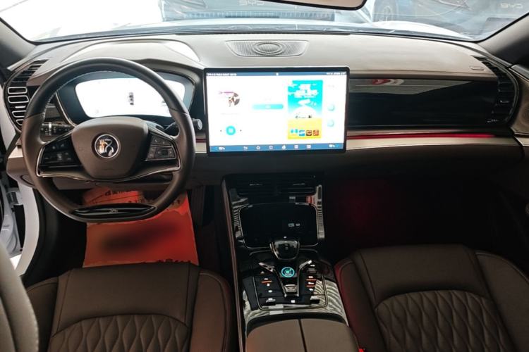 Used BYD Han 2023 EV Champion Edition 506KM Front-Wheel-Drive Premium Model Center Console
