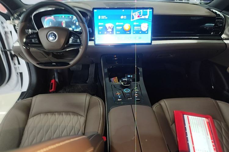 Used BYD Han 2023 DM-i Champion Edition 121KM Prestige Model Center Console