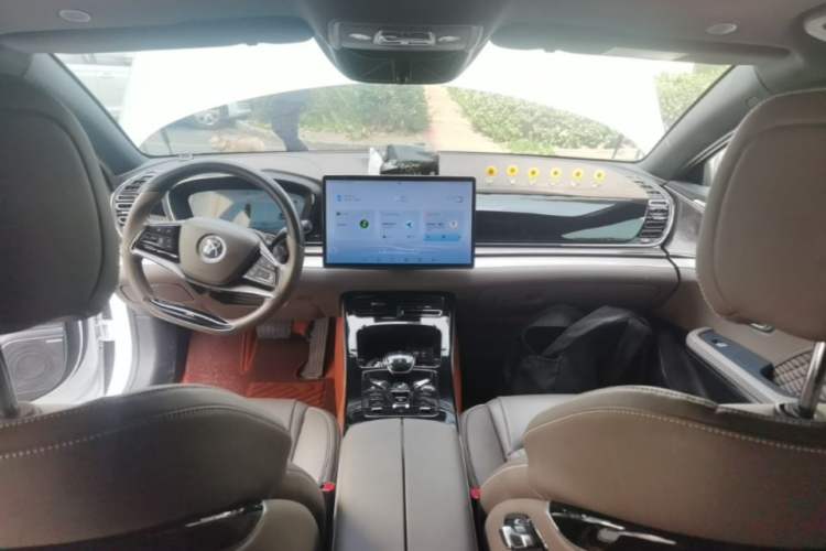 Used BYD Han 2023 DM-i Champion Edition 121KM Prestige Model Center Console