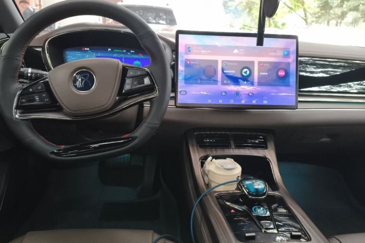 Used BYD Han 2023 DM-i Champion Edition 121KM Prestige Model Center Console