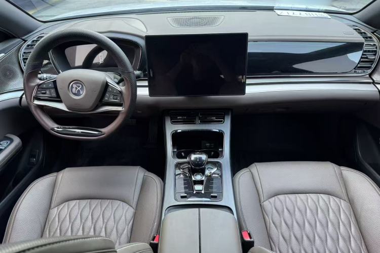 Used BYD Han 2023 DM-i Champion Edition 121KM Prestige Model Center Console