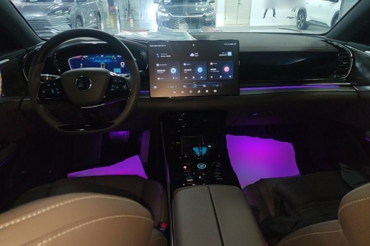 Used BYD Han 2023 DM-i Champion Edition 121KM Prestige Model Center Console
