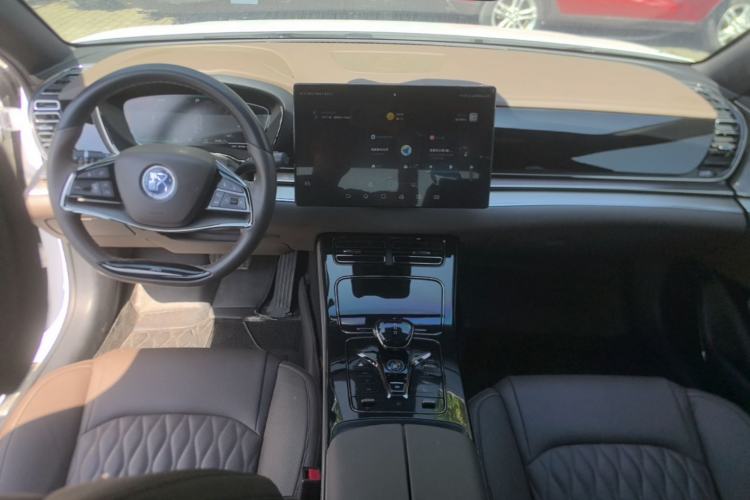 Used BYD Han 2023 DM-i Champion Edition 121KM Prestige Model Center Console