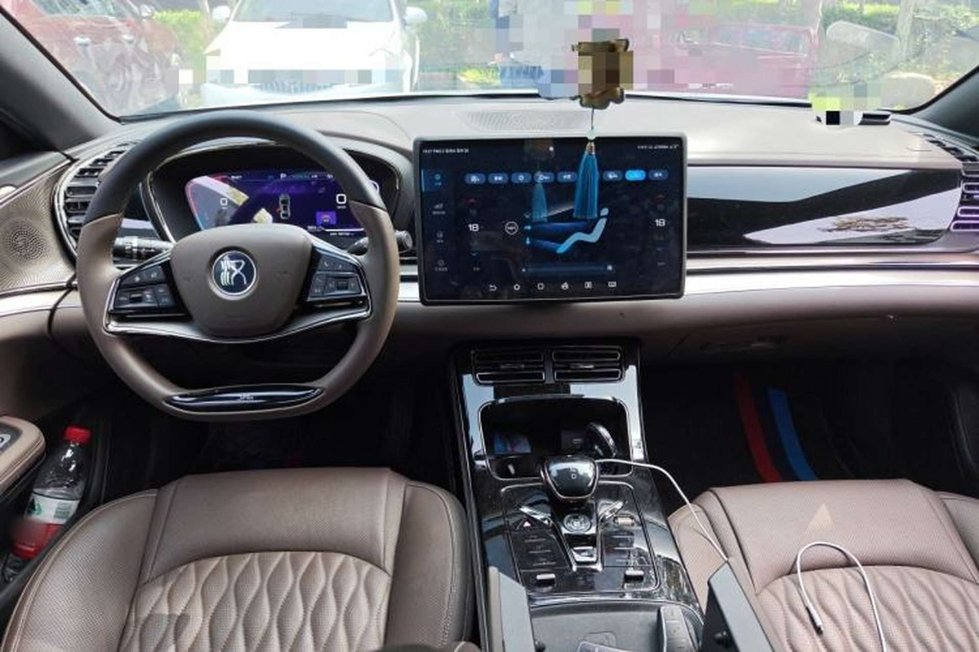 Used BYD Han 2023 DM-i Champion Edition 121KM Prestige Model Center Console