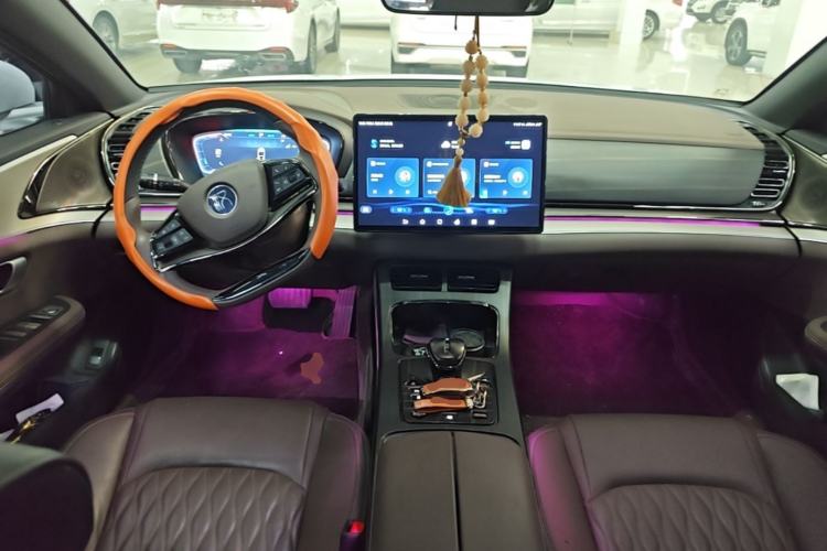 Used BYD Han 2023 DM-i Champion Edition 121KM Prestige Model Center Console