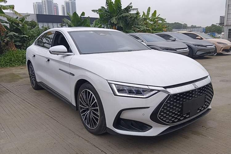 Used BYD Han 2023 DM-i Champion Edition 121KM Prestige Model Front Right 45 Deg