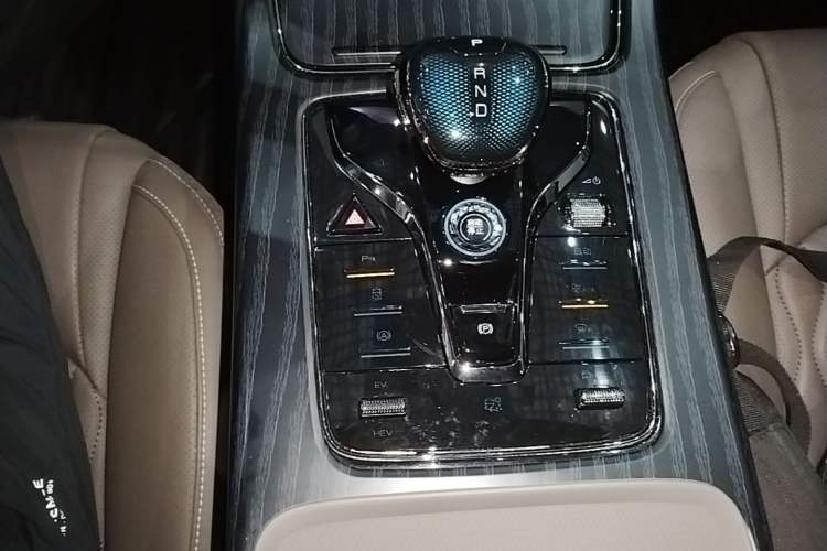 Used BYD Han 2023 DM-i Champion Edition 121KM Prestige Model Gear Lever