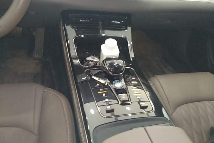 Used BYD Han 2023 EV Champion Edition 605KM Front-Drive Premium Model Gear Lever