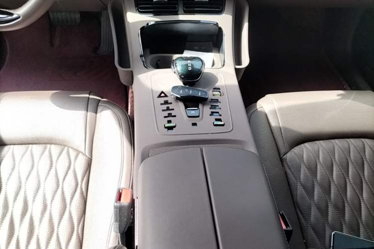 Used BYD Han 2023 EV Champion Edition 605KM Front-Drive Premium Model Gear Lever