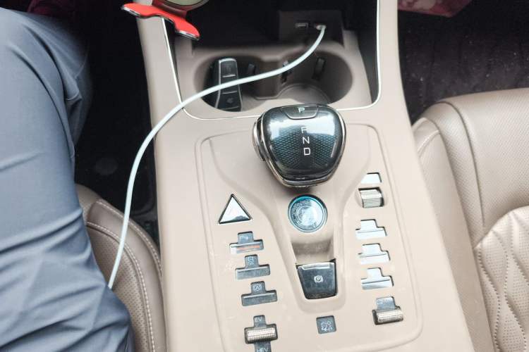 Used BYD Han 2023 DM-i Champion Edition 121KM Prestige Model Gear Lever