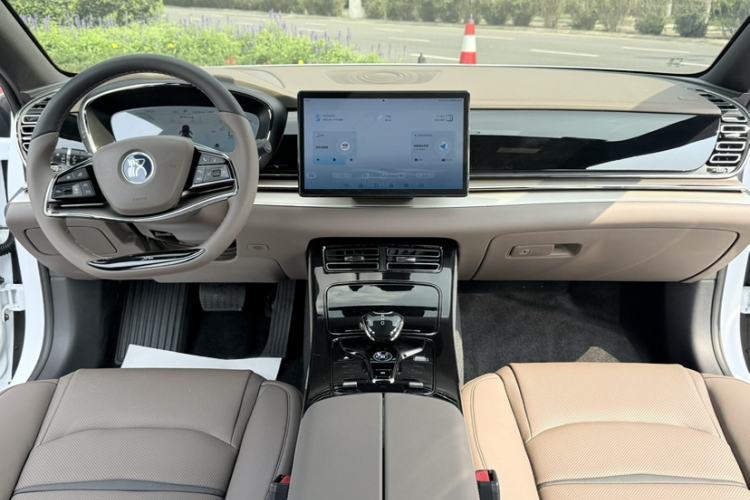 Used BYD Han 2023 DM-i Champion Edition 121KM Elite Model Interior 1