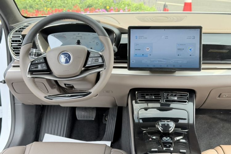 Used BYD Han 2023 DM-i Champion Edition 121KM Elite Model Interior 4