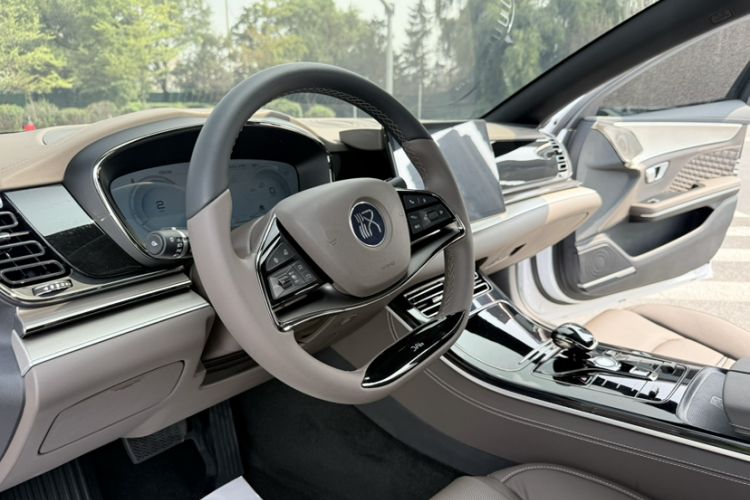 Used BYD Han 2023 DM-i Champion Edition 121KM Elite Model Interior 5