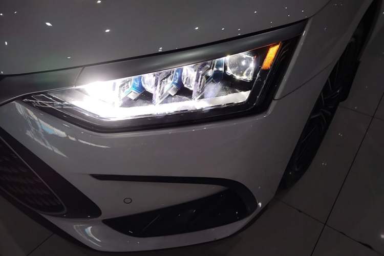 Used BYD Han 2023 DM-i Champion Edition 121KM Prestige Model Left Front Headlight