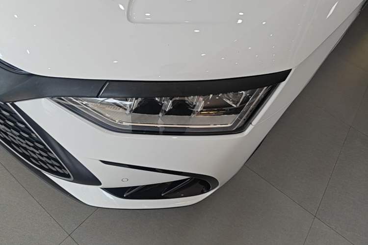 Used BYD Han 2023 DM-i Champion Edition 121KM Prestige Model Left Front Headlight