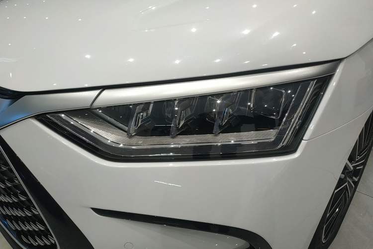 Used BYD Han 2023 DM-i Champion Edition 121KM Prestige Model Left Front Headlight