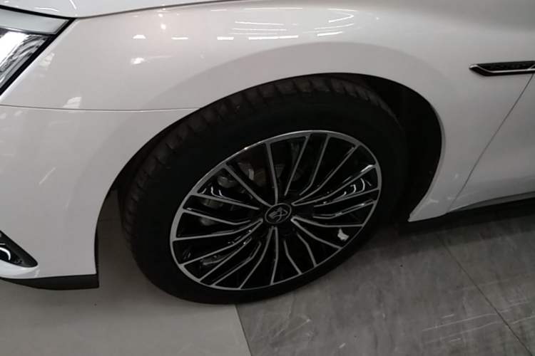 Used BYD Han 2023 DM-i Champion Edition 121KM Prestige Model Left Front Wheel Hub