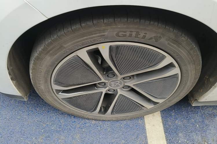 Used BYD Han 2023 EV Champion Edition 605KM Front-Drive Premium Model Left Front Wheel Hub