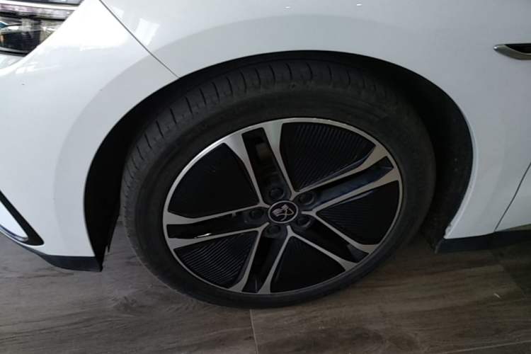 Used BYD Han 2023 EV Champion Edition 605KM Front-Drive Premium Model Left Front Wheel Hub