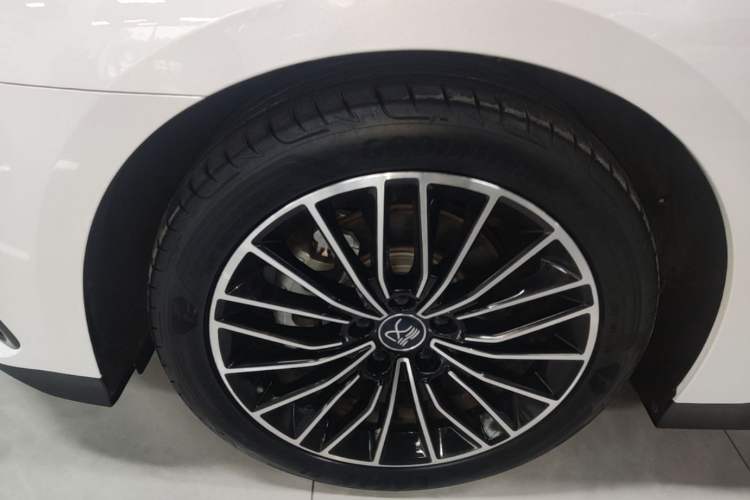 Used BYD Han 2023 DM-i Champion Edition 121KM Prestige Model Left Front Wheel Hub