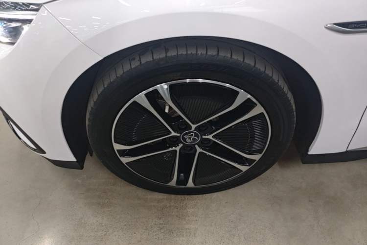 Used BYD Han 2023 EV Champion Edition 605KM Front-Drive Premium Model Left Front Wheel Hub