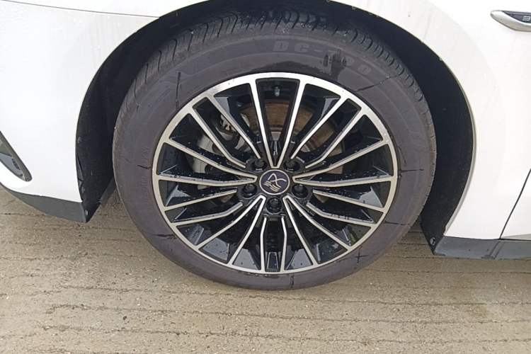 Used BYD Han 2023 DM-i Champion Edition 121KM Prestige Model Left Front Wheel Hub