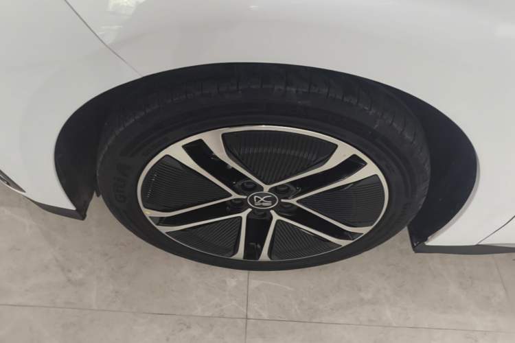 Used BYD Han 2023 EV Champion Edition 605KM Front-Drive Premium Model Left Front Wheel Hub