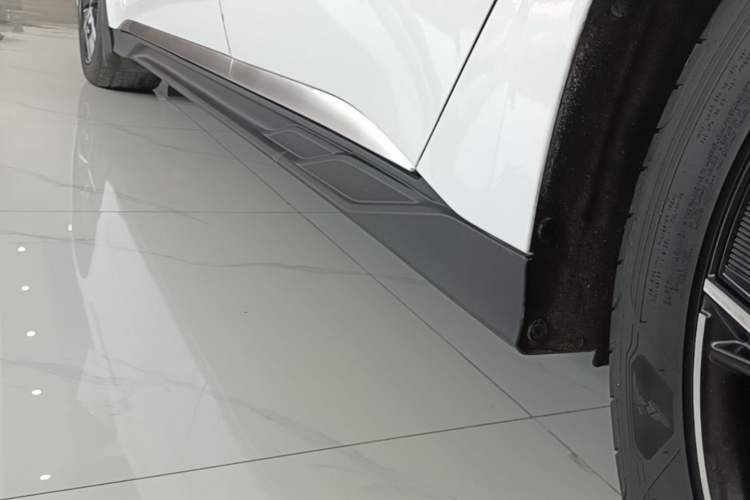 Used BYD Han 2023 EV Champion Edition 715KM Front-Drive Prestige Model Left Side Sill