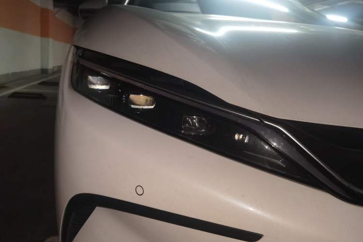 Used BYD Han 2023 EV Champion Edition 605KM Front-Drive Premium Model Right Front Headlight