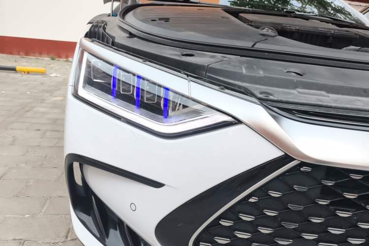 Used BYD Han 2023 DM-i Champion Edition 121KM Prestige Model Right Front Headlight