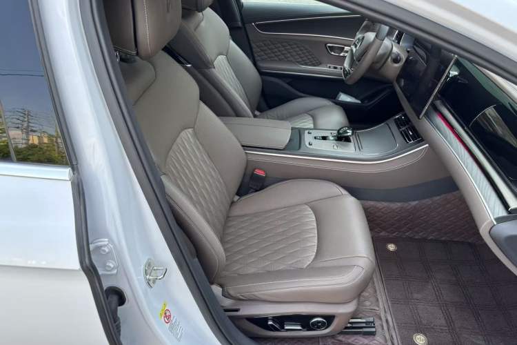 Used BYD Han 2023 DM-i Champion Edition 121KM Prestige Model Right Front Seat