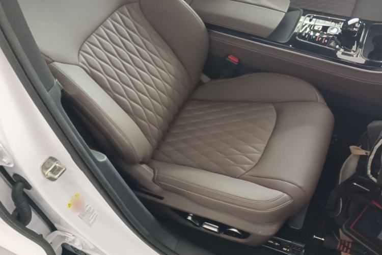 Used BYD Han 2023 EV Champion Edition 715KM Front-Drive Prestige Model Right Front Seat