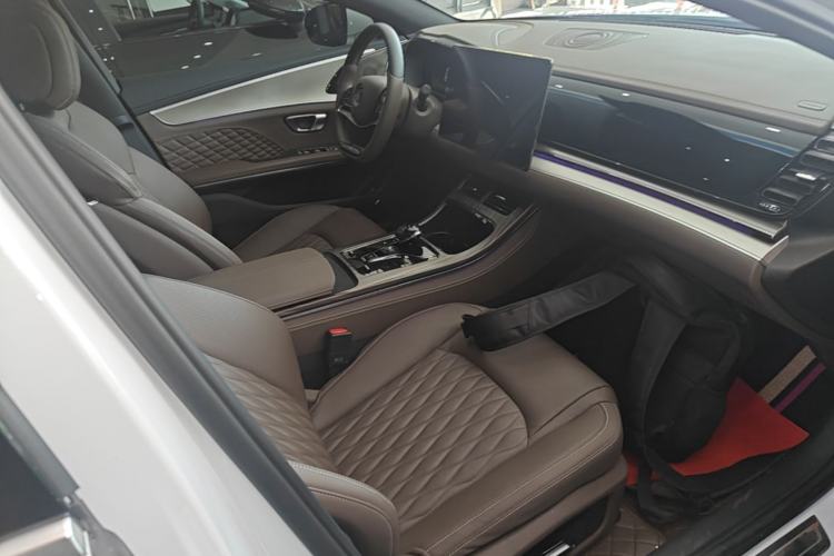 Used BYD Han 2023 DM-i Champion Edition 121KM Prestige Model Right Front Seat