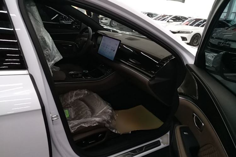 Used BYD Han 2023 DM-i Champion Edition 121KM Prestige Model Right Front Seat