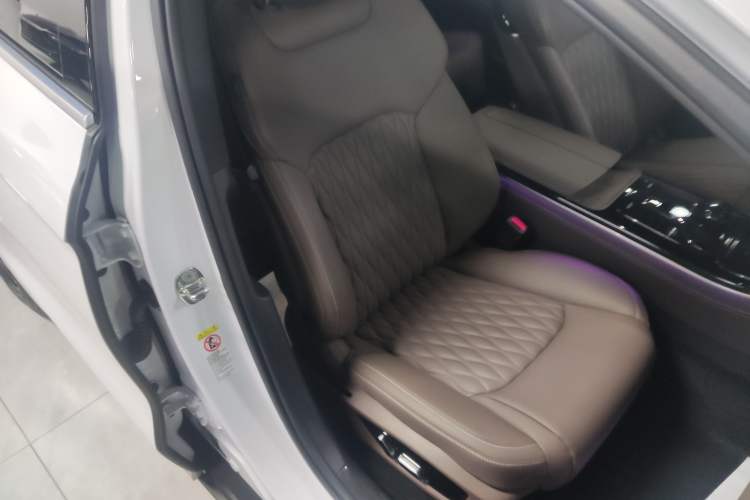 Used BYD Han 2023 DM-i Champion Edition 121KM Prestige Model Right Front Seat