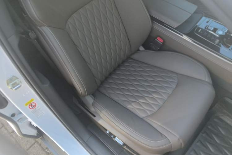 Used BYD Han 2023 DM-i Champion Edition 121KM Prestige Model Right Front Seat