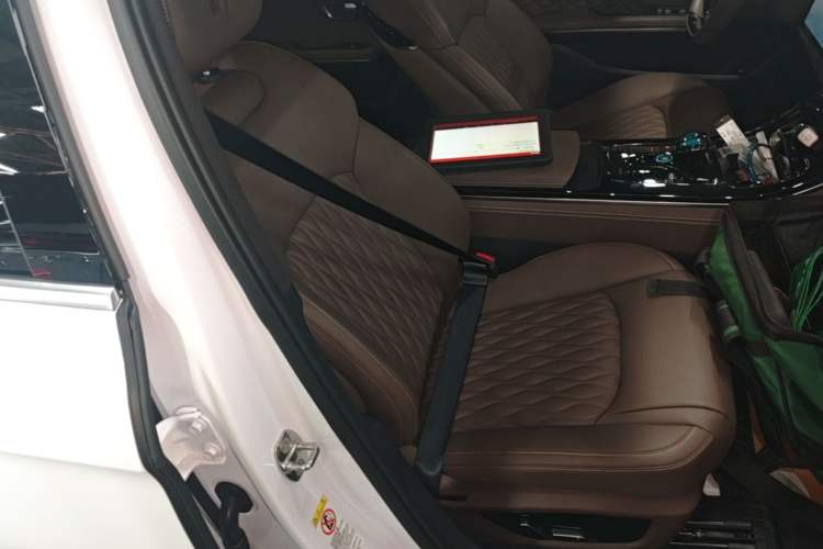 Used BYD Han 2023 EV Champion Edition 605KM Front-Drive Premium Model Right Front Seat