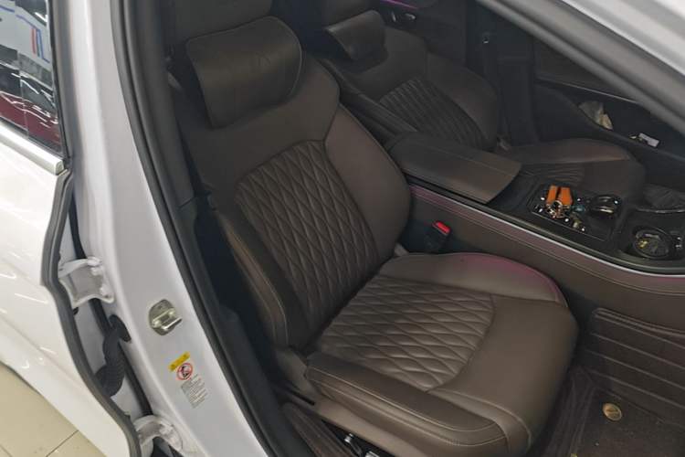 Used BYD Han 2023 DM-i Champion Edition 121KM Prestige Model Right Front Seat