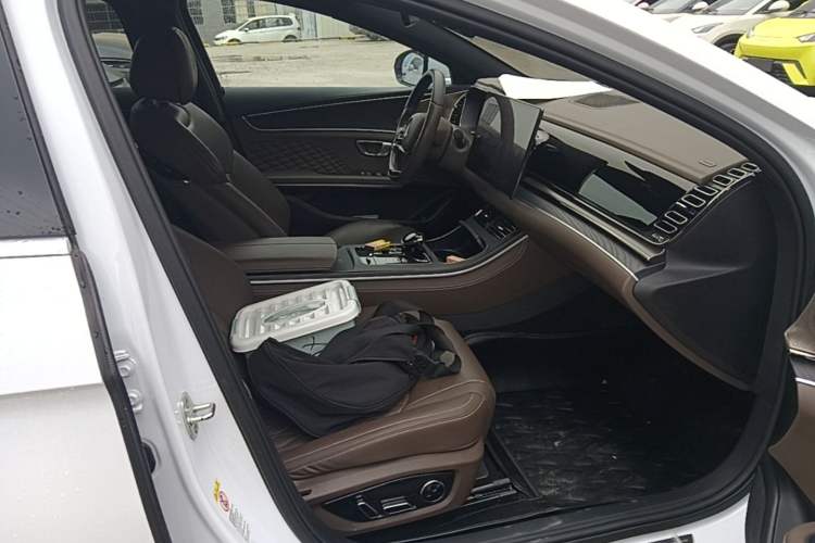 Used BYD Han 2023 DM-i Champion Edition 121KM Prestige Model Right Front Seat