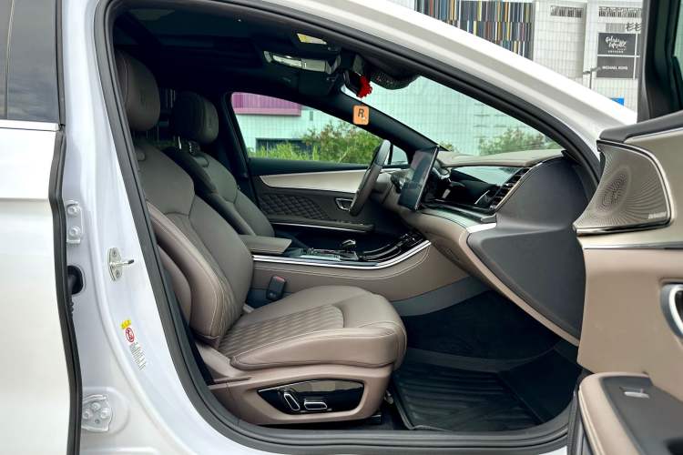 Used BYD Han 2023 DM-i Champion Edition 121KM Prestige Model Right Front Seat