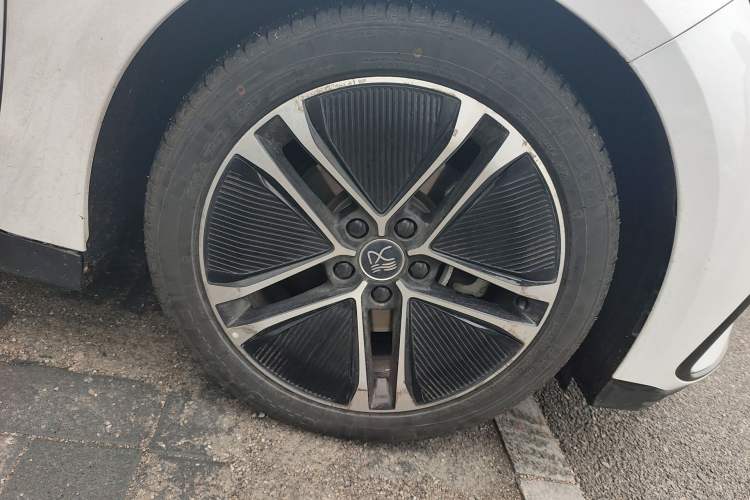 Used BYD Han 2023 EV Champion Edition 605KM Front-Drive Premium Model Right Front Wheel Hub
